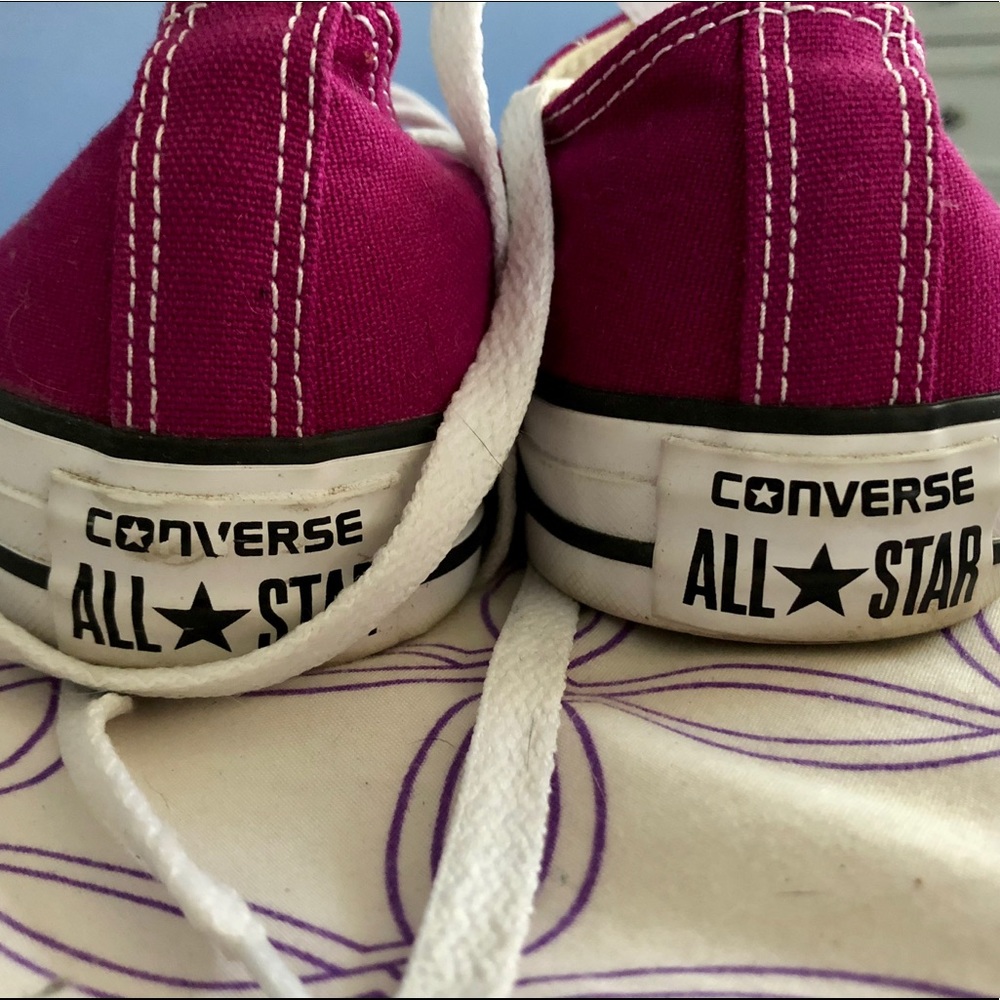 Converse All Star women’s size 9 magenta low top